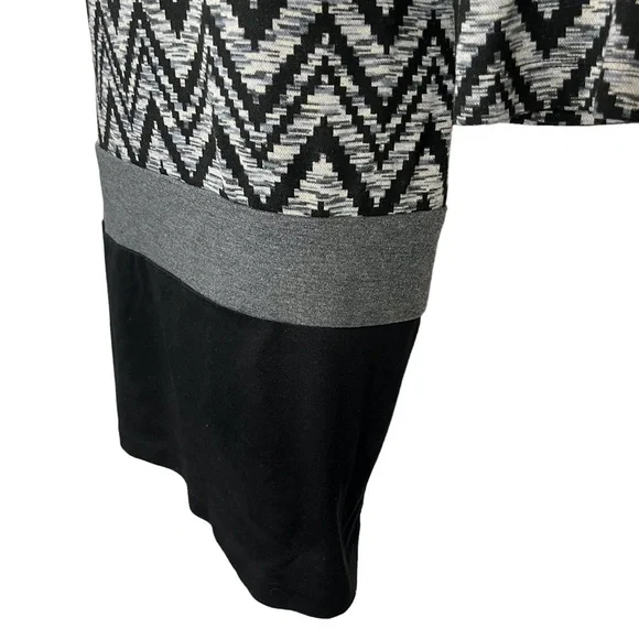 Ronni Nicole Gray & Black Chevron 3/4 Long Sleeve Mini Knit Sheath Dress sz 12 - Picture 11 of 16